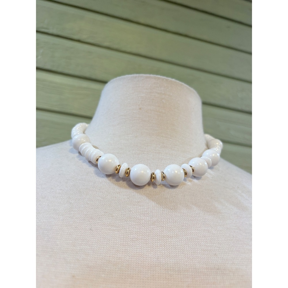Vintage‎ White Graduated Bead Necklace Gold Tone Spacers Stacked Disc 18 Inch